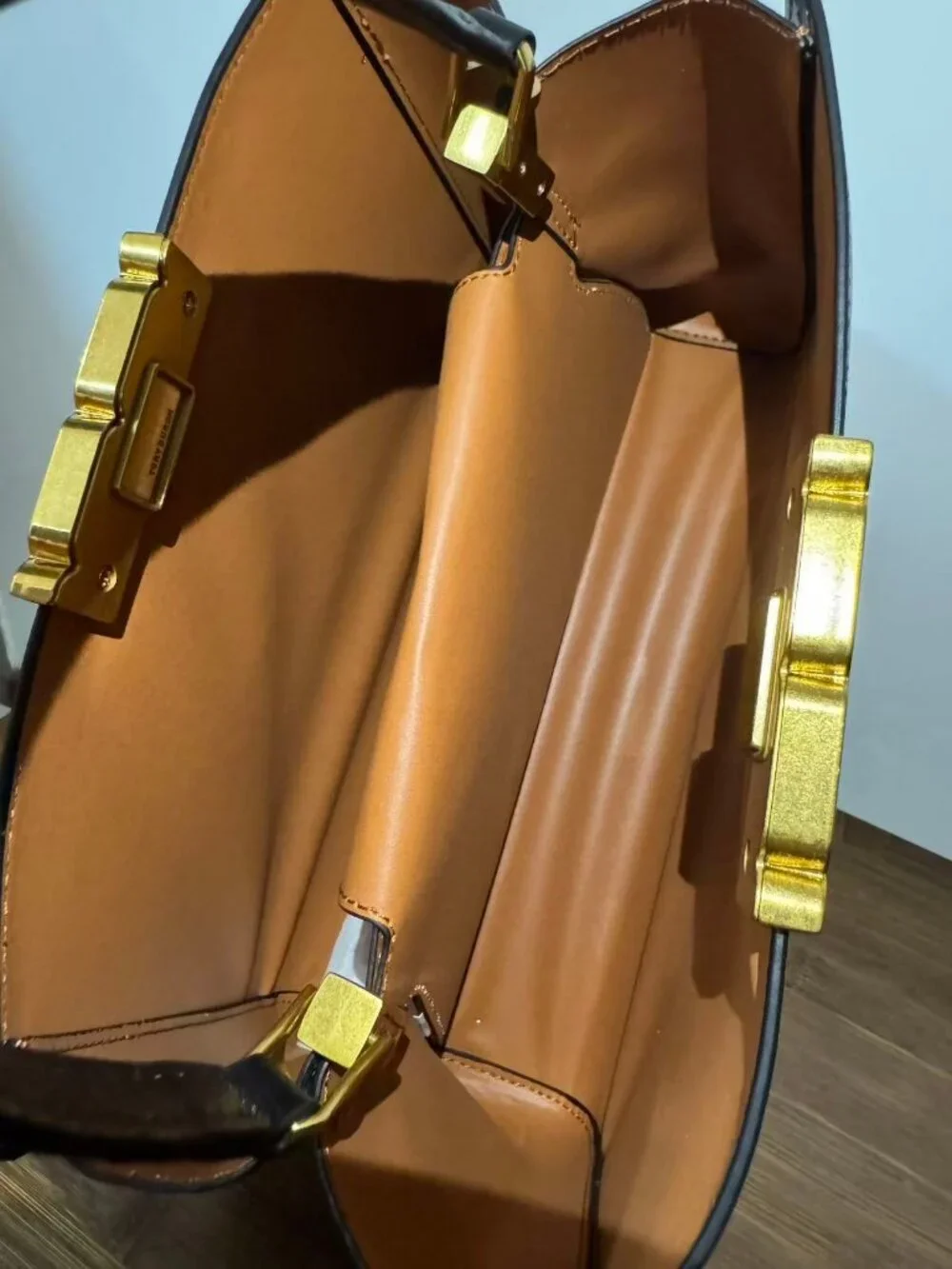 ToryBurch* elegant tory